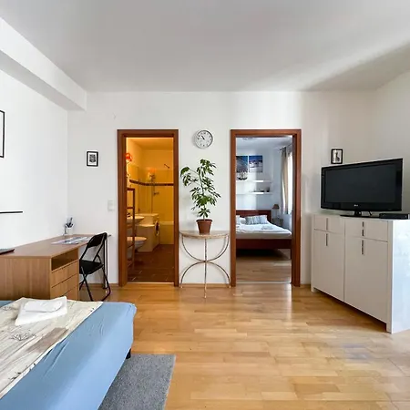 Апартаменты The Knight Boutique With Balcony *