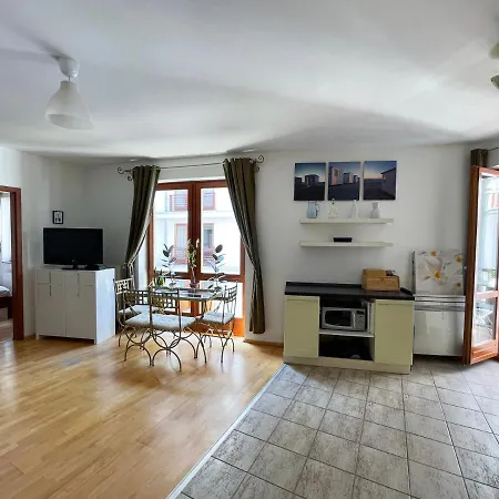 The Knight Boutique With Balcony Апартаменты *